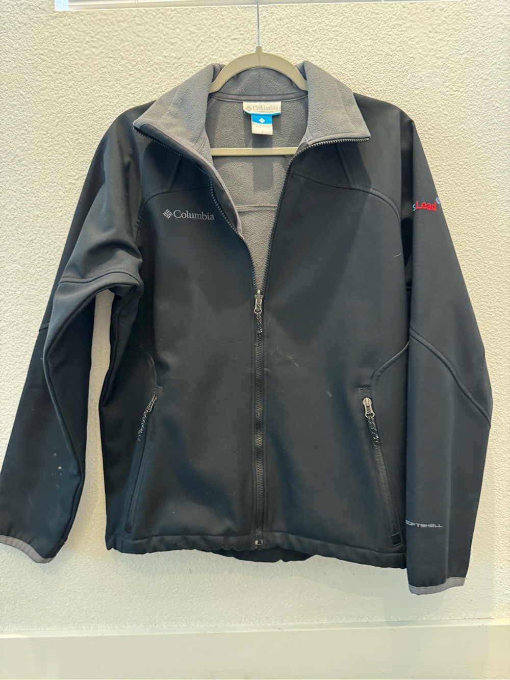 Columbia softshell jacket w/ high fleece collar & Columbia logo on the chest